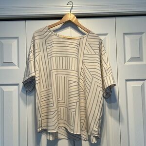 Reitmans Cream Geometric Short Sleeve Top